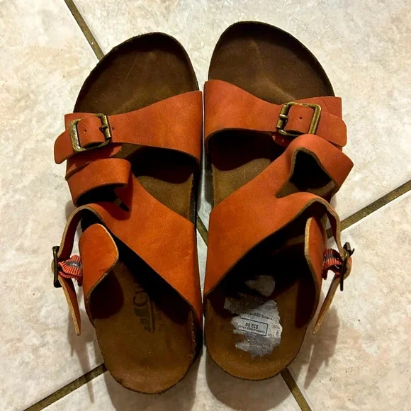 Sandals , size 5 1/2M - Picture 1 of 4